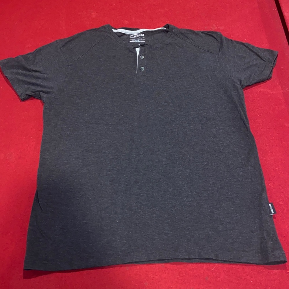 Kenneth cole T-shirt